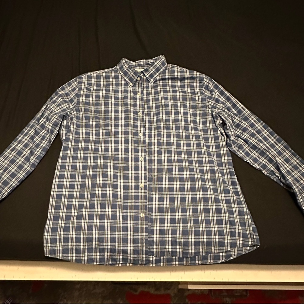 Blue Casual Button Down Shirt with Classic Plaid Design